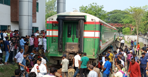 রাজশাহীতে ঢাকাগামী ‘বনলতা এক্সপ্রেস’ লাইনচ্যুত
