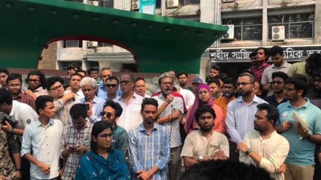 ‘শিক্ষার্থীদের দাবি পূরণ না হওয়া পর্যন্ত শিক্ষকরা রাজপথে থাকবেন’