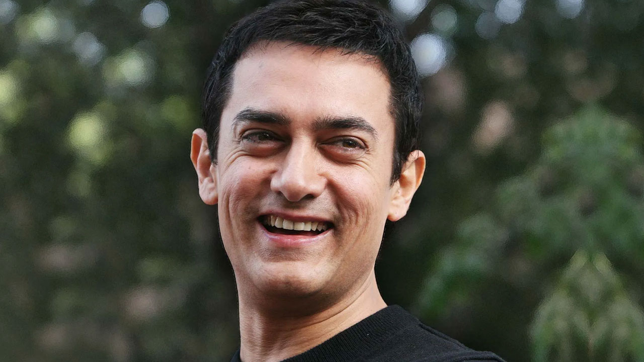 আমিরের বিরুদ্ধে চুরির অভিযোগ!