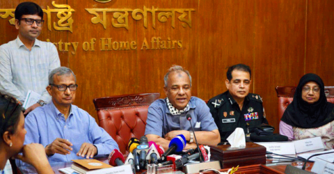মে মাসেই বোনাস দিতে হবে গার্মেন্টসকর্মীদের, জুনের শুরুতে বেতন: স্বরাষ্ট্র উপদেষ্টা