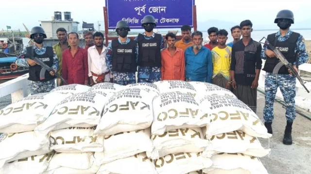 রাখাইনে ৭৪২ বস্তা সার পাচারের চেষ্টা, আটক ১১