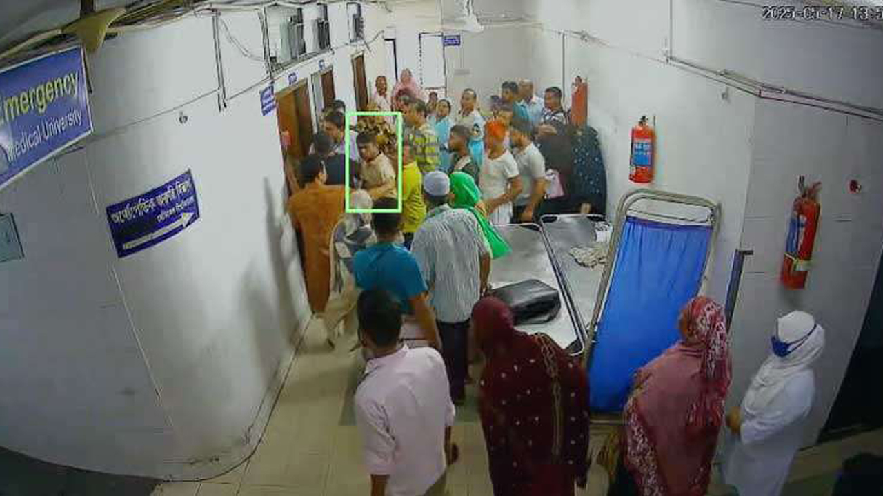 রোগী দেখা নিয়ে চিকিৎসক লাঞ্ছিত, সেই কর্মচারীকে অব্যাহতি
