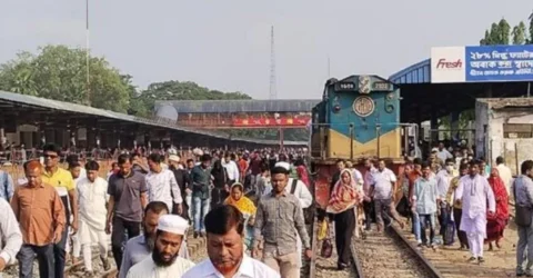 খালেদা জিয়াকে অভ্যর্থনা জানাতে ট্রেনযোগে ঢাকায় আসছেন বিএনপি নেতাকর্মীরা