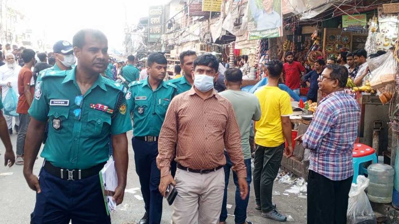 ঢাকার রাস্তায় উচ্ছেদ অভিযান ডিএমপির, গ্রেপ্তার