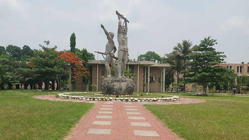 শিক্ষকরা অনড়, কুয়েটে ক্লাস শুরু হওয়া নিয়ে অনিশ্চয়তা