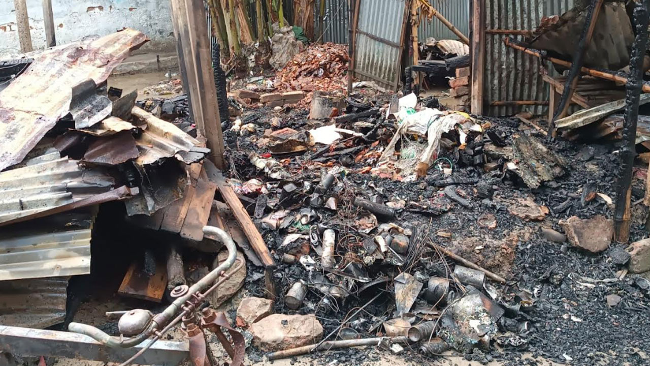জামালপুরে আগুনে পুড়ে আশি বছরের বৃদ্ধার মৃত্যু
