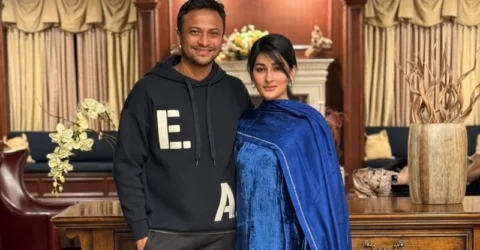বিচ্ছেদের গুজবে জল ঢাললেন সাকিব, আছেন রোমান্টিক মুডে