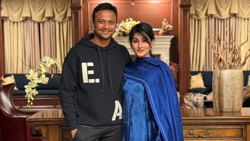 বিচ্ছেদের গুজবে জল ঢাললেন সাকিব, আছেন রোমান্টিক মুডে
