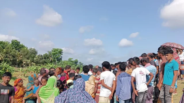 রেললাইনের পাশে পড়েছিল তরুণের রক্তাক্ত মরদেহ
