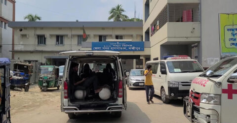 পেট্রোল ঢেলে স্ত্রীসহ নিজের গায়ে আগুন