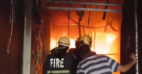 হায়দরাবাদে ভবনে ভয়াবহ অগ্নিকাণ্ড, নারী-শিশুসহ নিহত ১৭