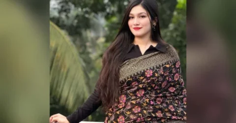 চট্টগ্রামে মহসিন কলেজ ছাত্রলীগ নেত্রীকে পুলিশে দিলেন শিক্ষার্থীরা