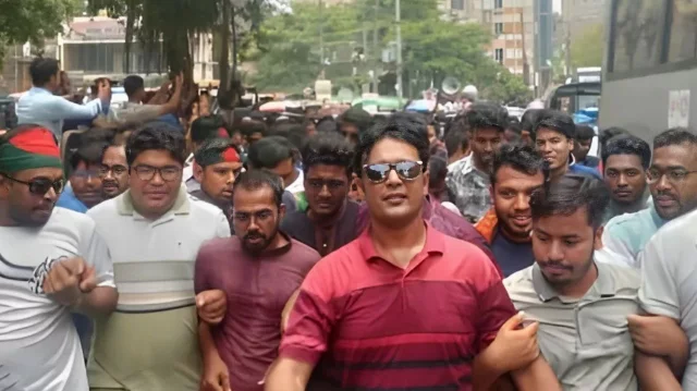 ‘লং মার্চ টু যমুনা’ কর্মসূচি শুরু জবি শিক্ষার্থীদের