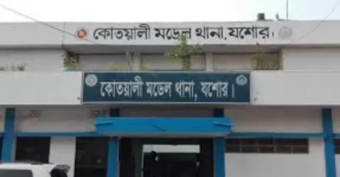 বল ভেবে ঘরে নিয়ে এলো ককটেল, বিস্ফোরণে আহত ৩ ভাইবোন