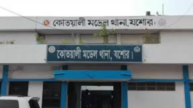 বল ভেবে ঘরে নিয়ে এলো ককটেল, বিস্ফোরণে আহত ৩ ভাইবোন