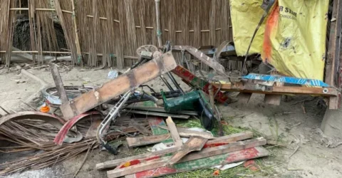 ট্রাকের ধাক্কায় দুমড়েমুচড়ে গেল ভ্যান, নিহত ১