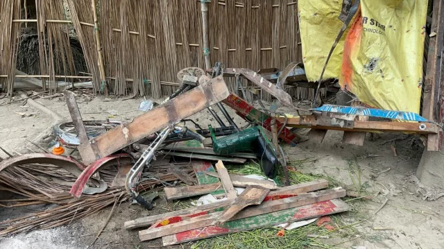 ট্রাকের ধাক্কায় দুমড়েমুচড়ে গেল ভ্যান, নিহত ১