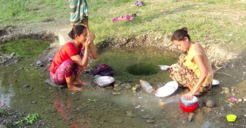 তীব্র পানির সঙ্কটে ধুঁকছে রাঙামাটির দুর্গম পাহাড়ের মানুষ