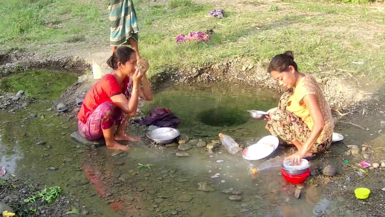 তীব্র পানির সঙ্কটে ধুঁকছে রাঙামাটির দুর্গম পাহাড়ের মানুষ