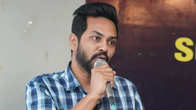 ফেসবুকে সরকারের সমালোচনার নজরদারি প্রথা বন্ধ করেন: আশফাক নিপুন