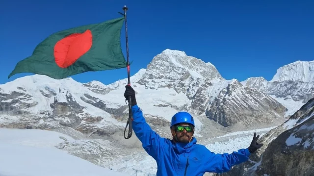 হেঁটে কক্সবাজার থেকে এভারেস্টচূড়ায় শাকিল