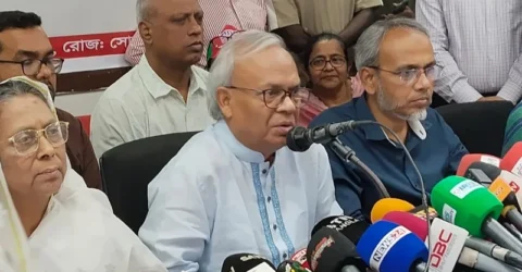 দূরে তাকিয়ে সিদ্ধান্ত নিন, নাহলে বিপদ হতে পারে: সরকারকে রিজভী
