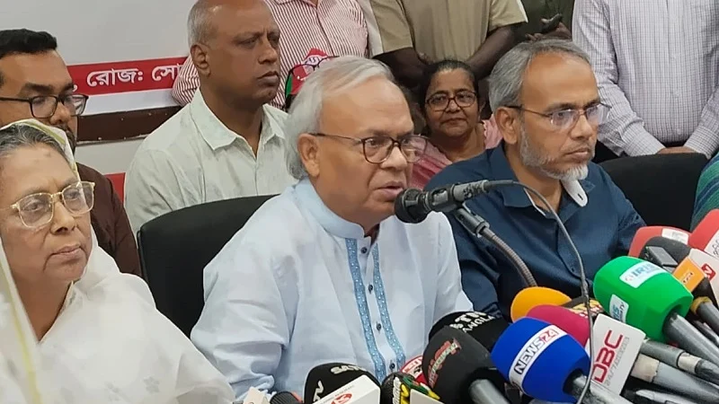 দূরে তাকিয়ে সিদ্ধান্ত নিন, নাহলে বিপদ হতে পারে: সরকারকে রিজভী