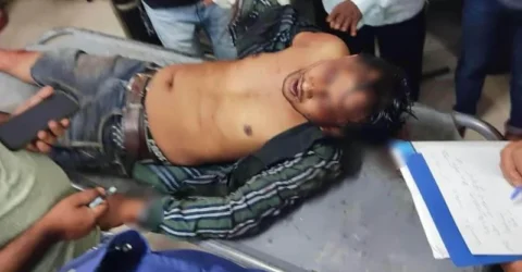 ছাত্রলীগ নেতাকে গাছে বেঁধে পিটুনি, পরে কুপিয়ে জখম