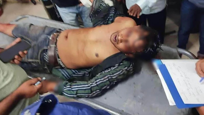 ছাত্রলীগ নেতাকে গাছে বেঁধে পিটুনি, পরে কুপিয়ে জখম