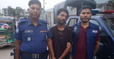 সড়কের পাশে মরদেহ ফেলে পালানোর চেষ্টা, পুলিশে সোপর্দ ২
