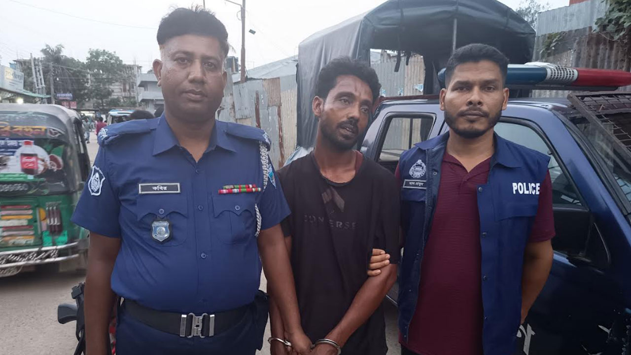 সড়কের পাশে মরদেহ ফেলে পালানোর চেষ্টা, পুলিশে সোপর্দ ২