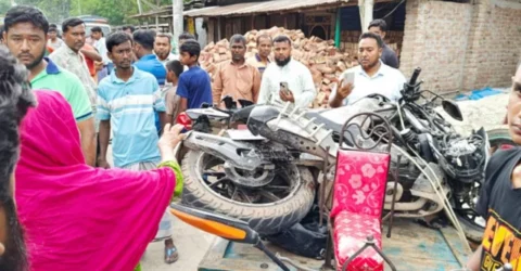 বাসচাপায় বাবা-মেয়ের পা বিচ্ছিন্ন, হাসপাতালে অন্তঃসত্ত্বা মা