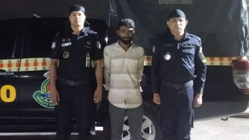ছাদ উড়ে যাওয়া সেই বাসের চালক গ্রেপ্তার