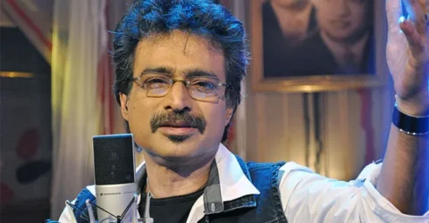 তোপের মুখে পোস্ট সরালেন নচিকেতা