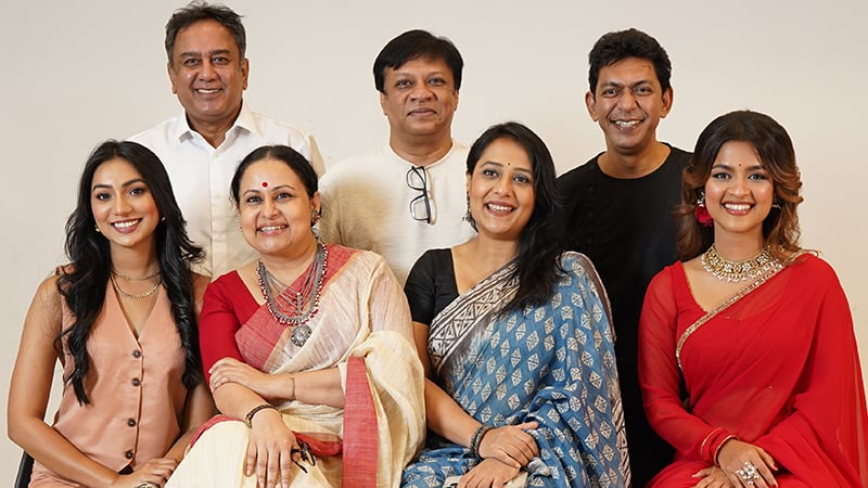 ‘উৎসব’-এর স্লোগানে বলা হলো, পরিবার ছাড়া দেখা নিষেধ