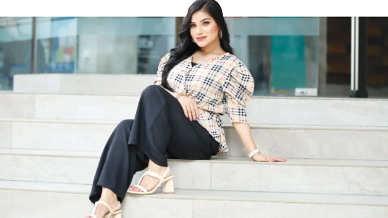 আত্মবিশ্বাসে হাই হিল